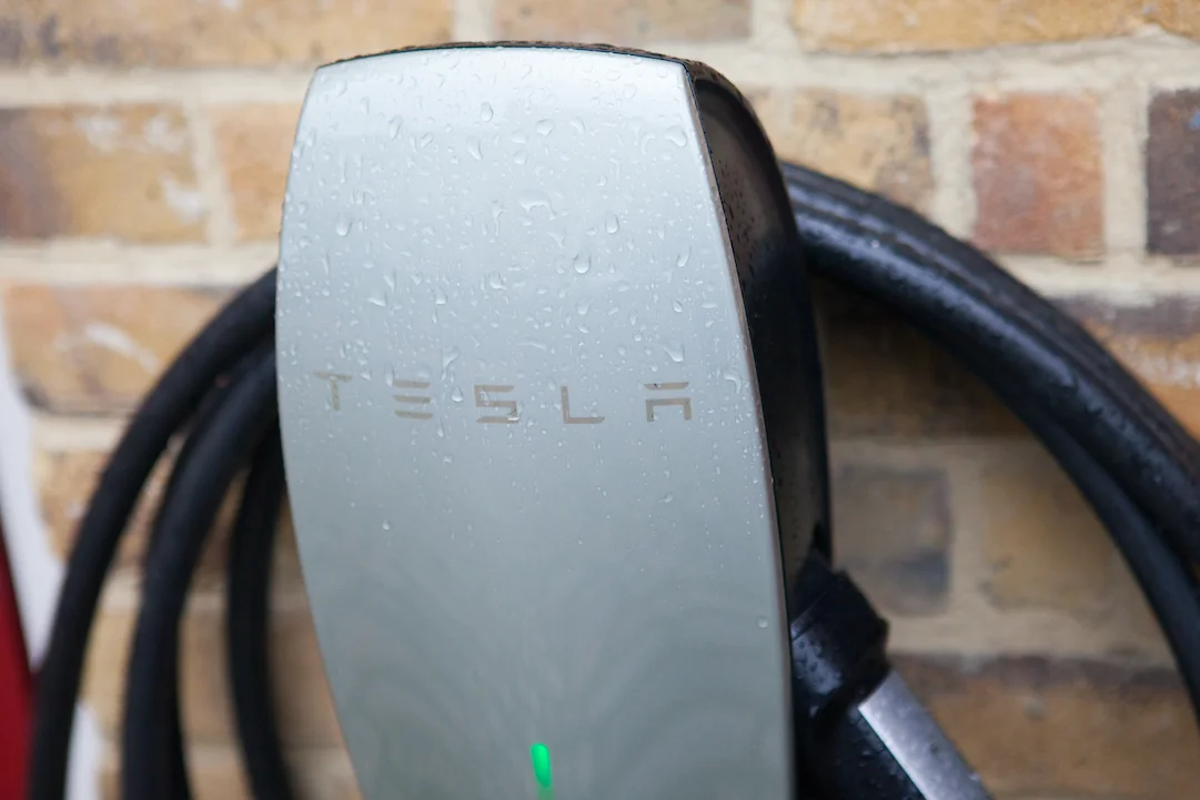 Tesla se diversifie et vend désormais des réfrigérateurs et des accessoires de camping, idéal pour l'été