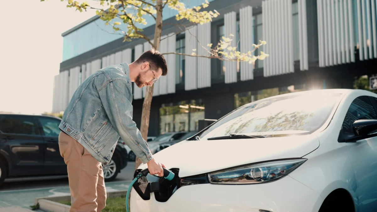 Il y a encore deux ans, c'était impensable : les électriques d'occasion se vendent désormais plus vite que les thermiques