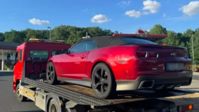 À 202 km/h sur l'autoroute en Alsace, un Allemand dit au revoir à sa Chevrolet CAMARO