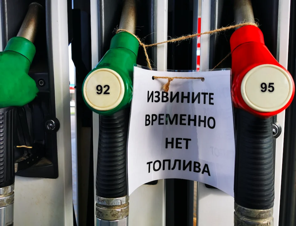 Russie : Un automobiliste passe 39 heures dans la queue pour mettre de l'essence, devancé par un milliers d'autres clients