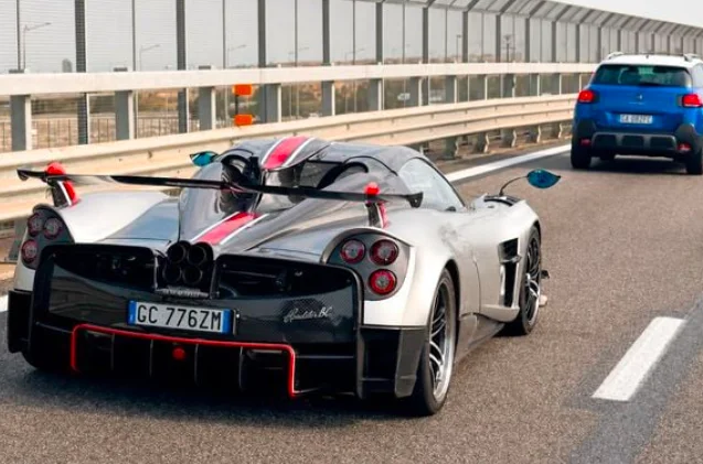 Cette Pagani Huayra Roadster BC estimée à 5 millions € roule au quotidien et compte plus de 118.000 km