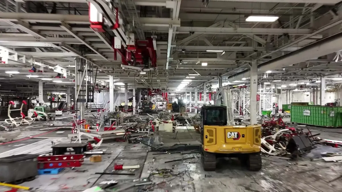 Tesla : la chaîne de production des Model X et S est officiellement démontée pour accueillir la production de robots