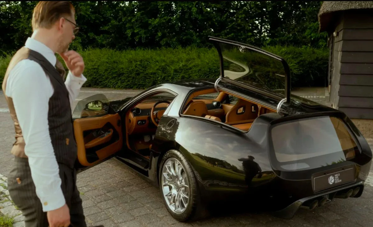 Cette Ferrari unique troque ses hayons pour des portes papillon