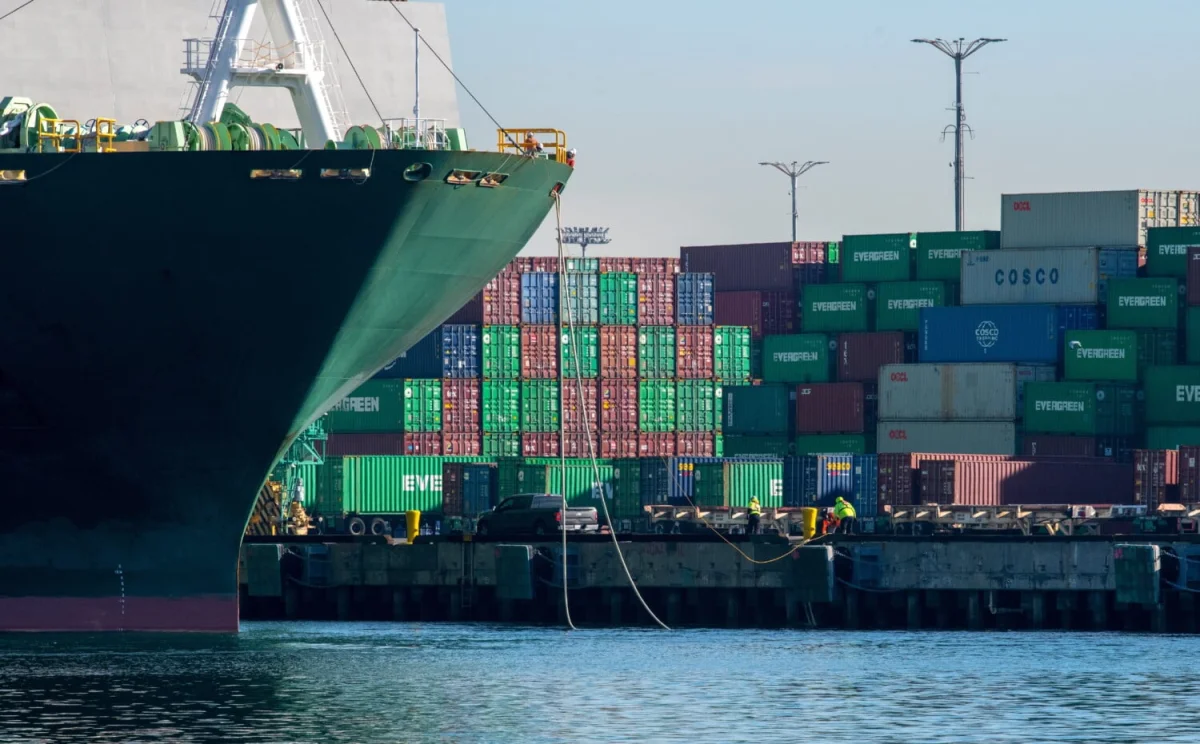 1 million de voitures exportées en un mois : les constructeurs chinois frappent fort
