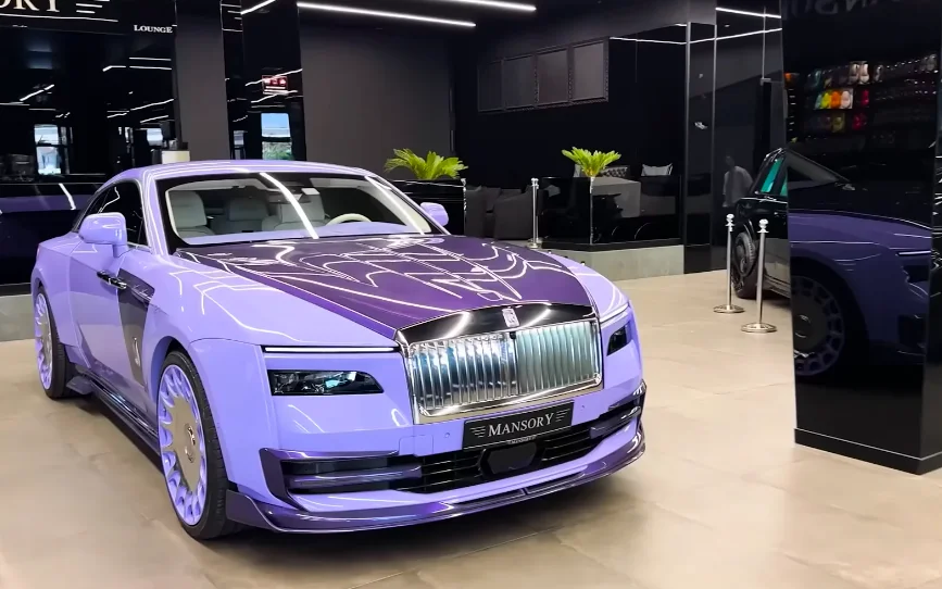 La personnalisation de cette Mansory Rolls-Royce Spectre coûte plus cher que la voiture