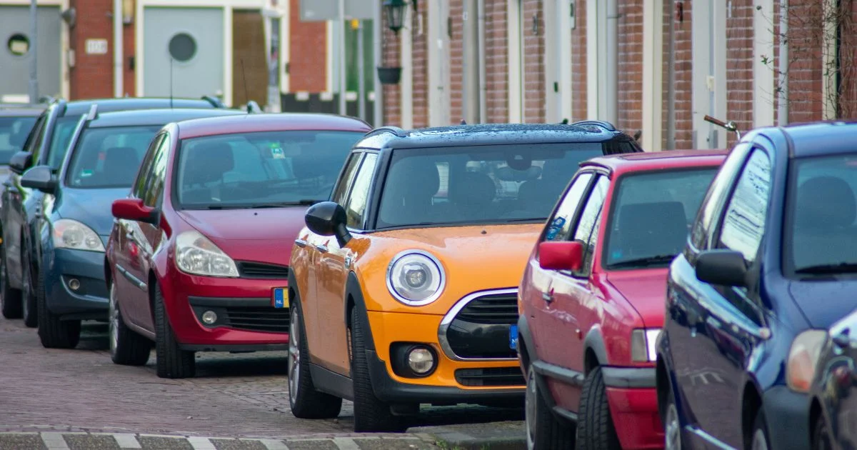 Pourquoi toutes les voitures semblent désormais grises, blanches ou noires ?