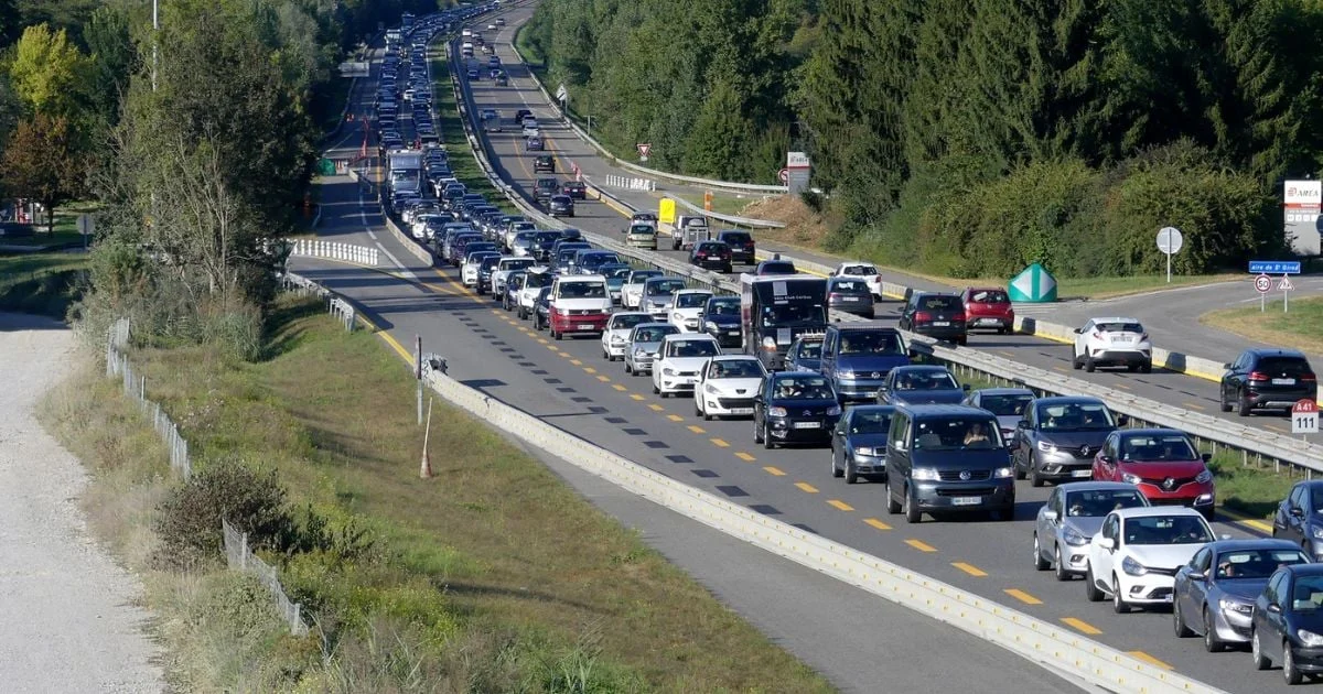 Comment se forment les embouteillages sur l'autoroute ?