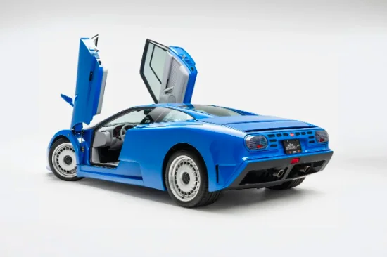 Cette rare Bugatti EB110 GT s'est vendue 3,3 millions d'euros aux enchères, record battu