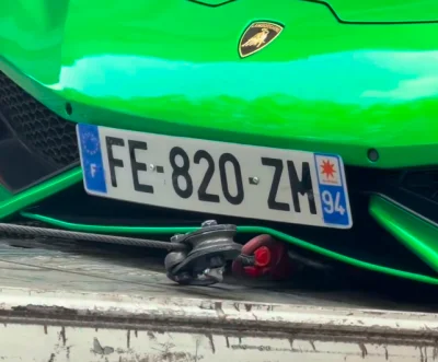 Paris : Quand la police maltraite une Lamborghini pour la mettre en fourrière