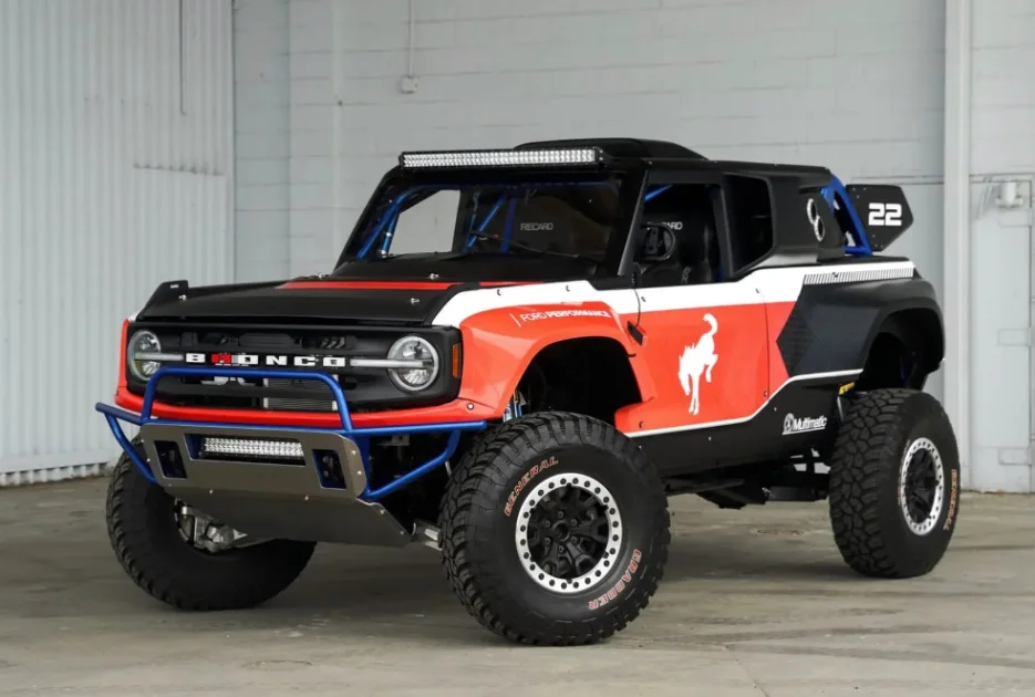 Ce rare Ford Bronco DR doté d'un V8 vaut le prix d'une Rolls-Royce