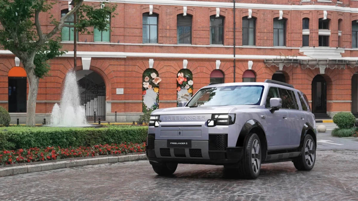 Vous descendez de votre voiture… elle va se garer toute seule ! Le parking entre dans une nouvelle ère avec le FREELANDER
