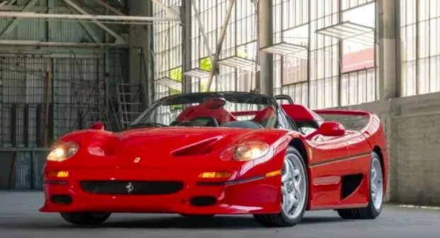 La Ferrari F50 de Mike Tyson mise aux enchères et elle n'a que 9 971 km au compteur