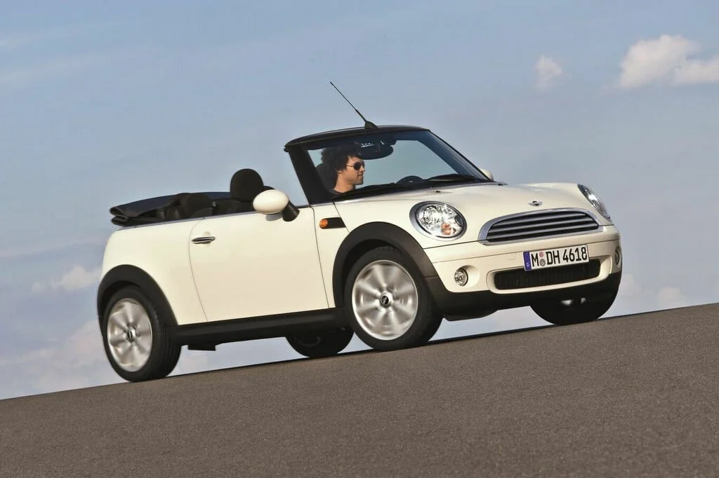 Ces trois cabriolets classiques à moins de 10 000 € en occasion ont encore de l'énergie à revendre !