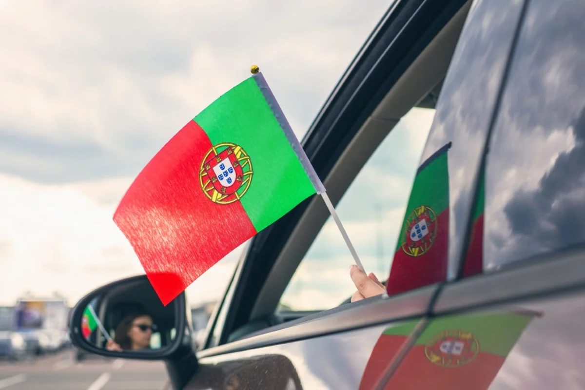Vacances au Portugal : les règles que les automobilistes français doivent connaître avant de prendre la route
