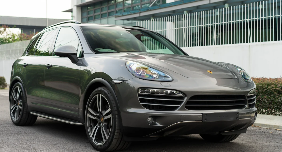 Metz : Il vole une Porsche Cayenne et roule avec pendant deux heures en ville avec un ami