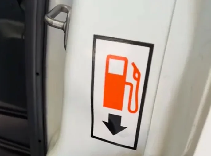 Il loue une camionnette Home Depot pour son déménagement et ne trouve pas comment mettre de l'essence