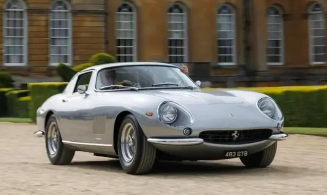 La Ferrari d'Eric Clapton qui avait battu un avion à la course est en vente