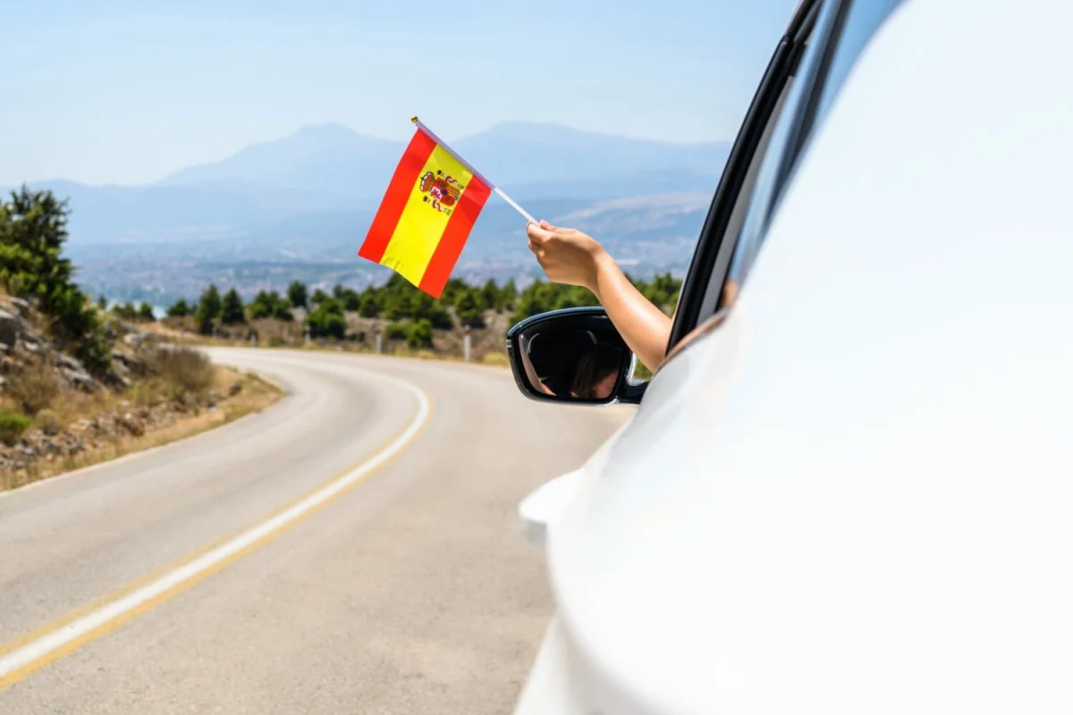 Vacances en Espagne : les règles que les automobilistes français doivent connaître avant de prendre la route