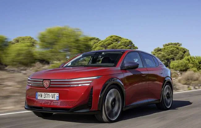 Pourquoi Peugeot va vendre deux 208 différentes en même temps ?