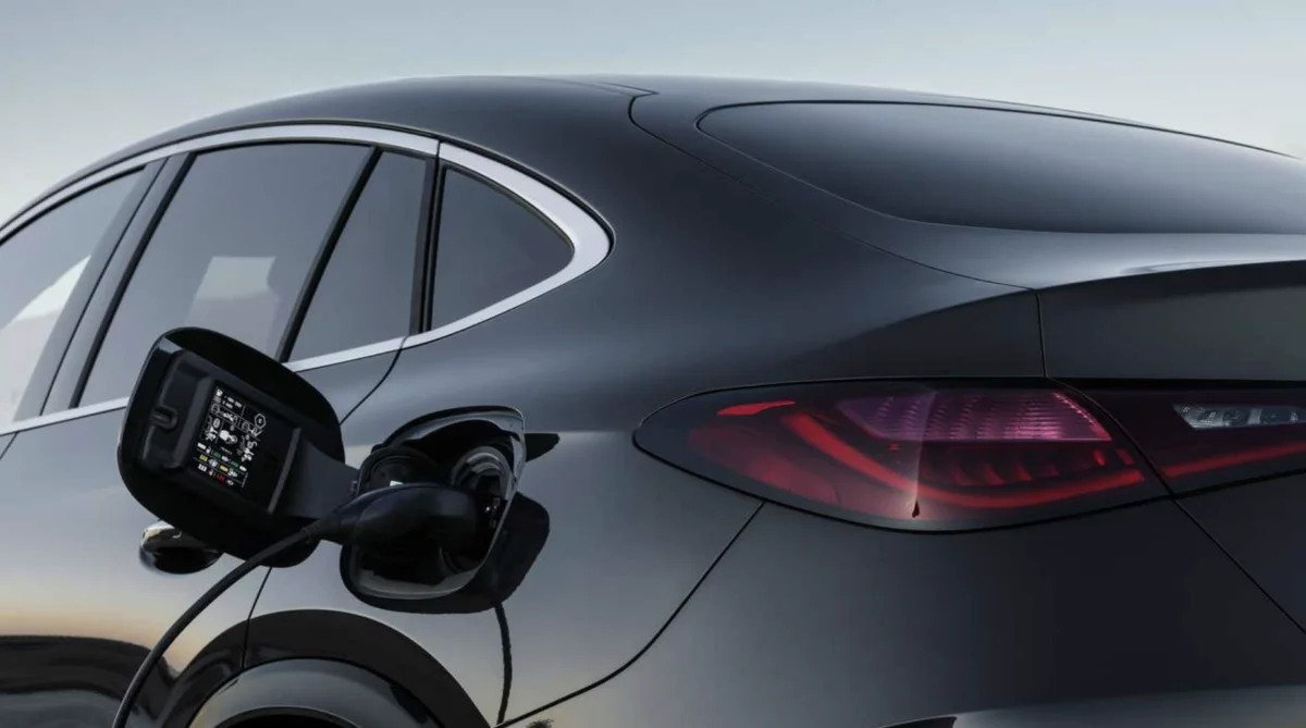 Hybride rechargeable : l’essence peut-elle vieillir lorsque l’on roule presque toujours en électrique ?