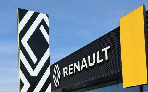 Renault ralentit au premier semestre, mais refuse de brader ses voitures