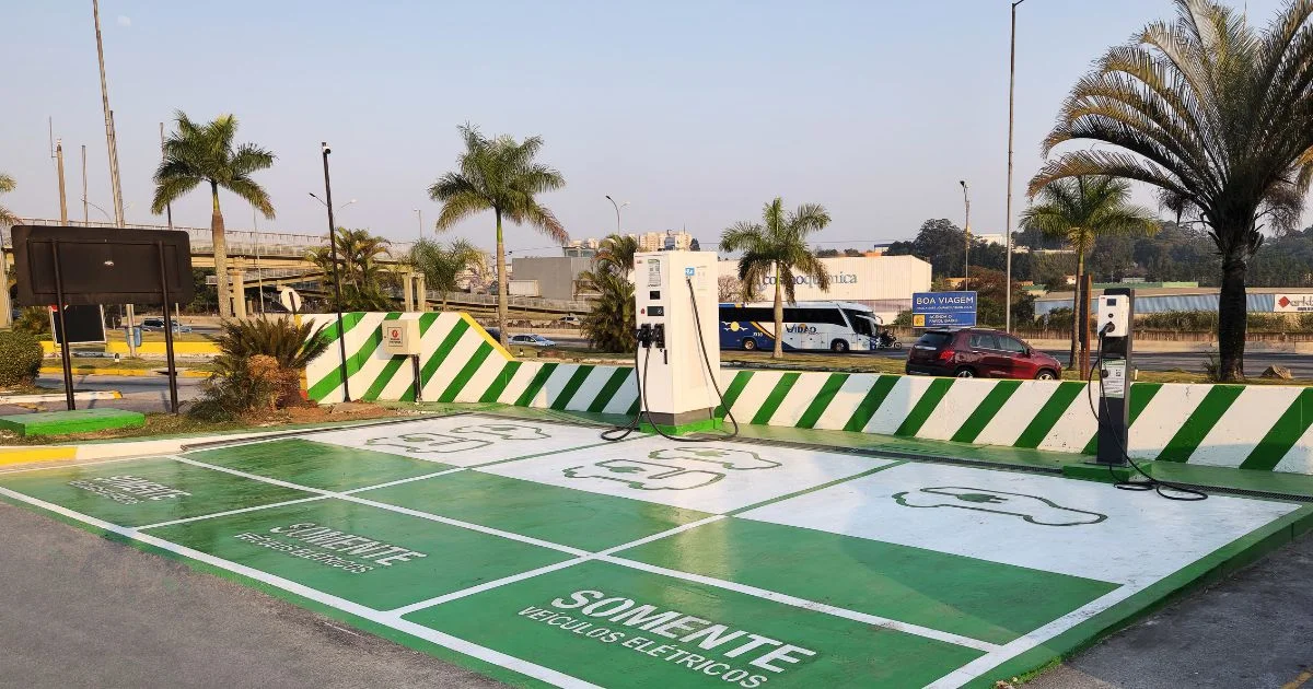 Une recharge électrique automatique par le sol se rapproche de l’industrialisation
