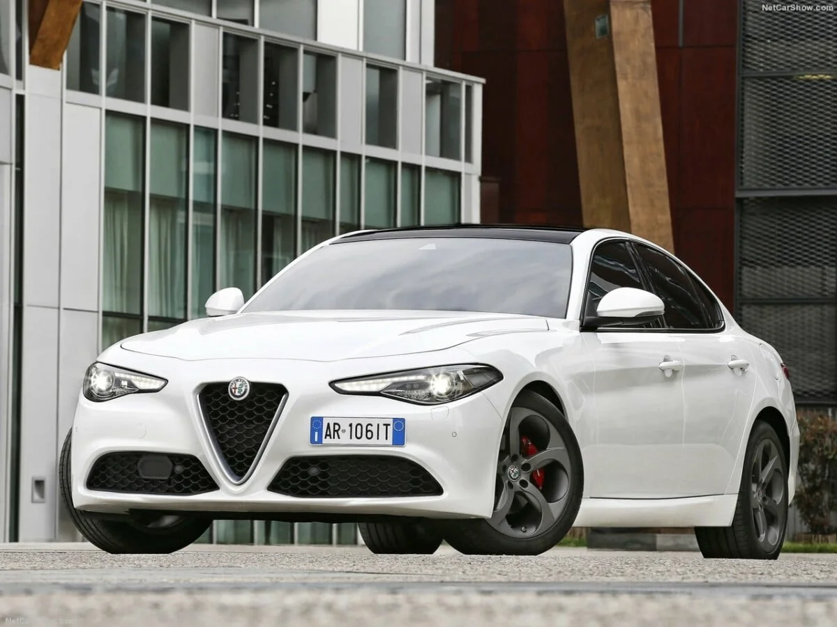 Envie de vous faire plaisir au volant d'une berline italienne ? La Giulia est disponible à moins de 20 000 € en occasion !