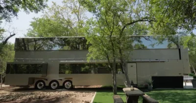 Will Smith possède un camping-car de 22 roues plus luxueux qu’une villa