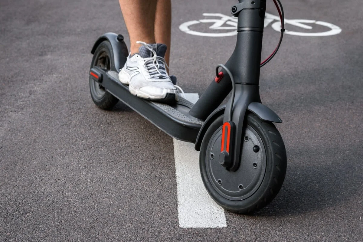 La trottinette électrique presque traitée comme une voiture : ce que l’Italie vient d’imposer