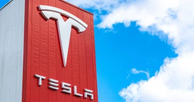 Comment Tesla a rendu son abonnement FSD presque incontournable