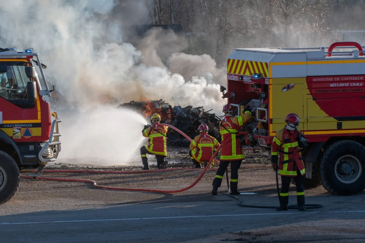 Pourquoi l’AdBlue pose-t-il problème aux pompiers engagés contre les feux de forêt ?