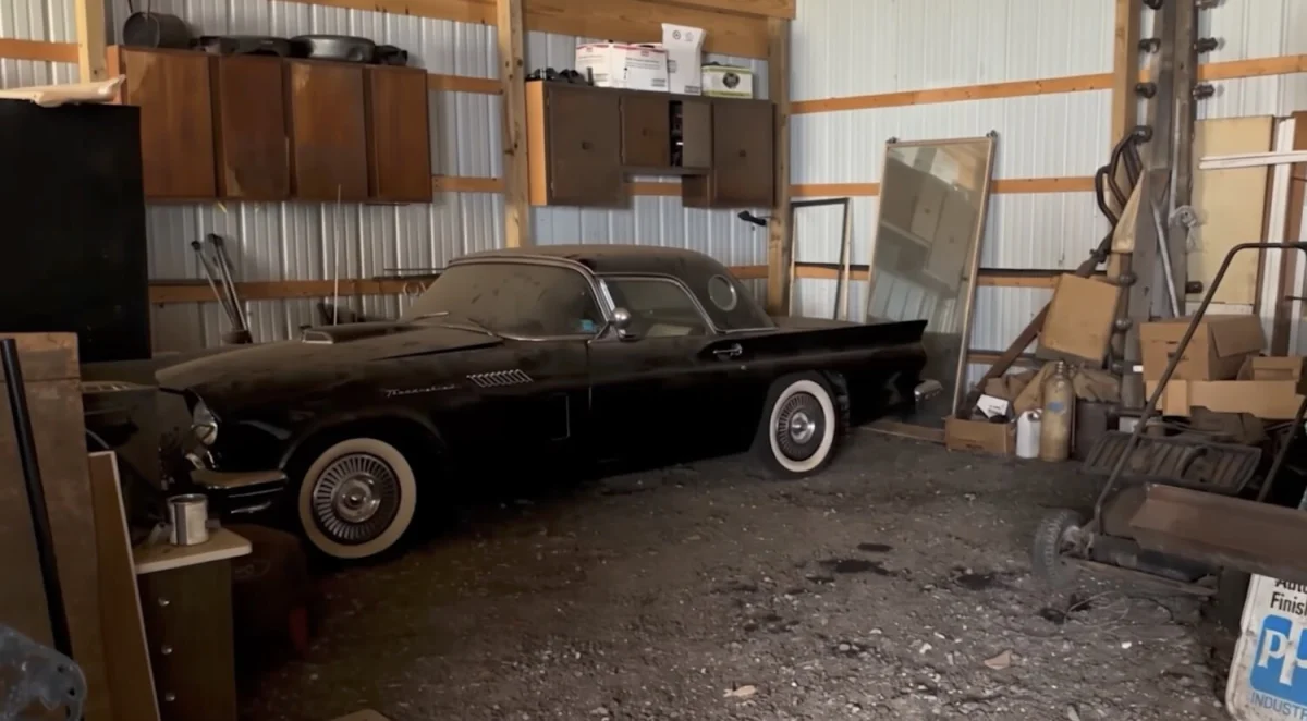 Après 15 ans de silence, le V8 de la Ford Thunderbird de son père rugit à nouveau