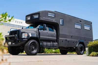 10,7 mètres, quatre roues motrices et près de 2 millions de dollars : le camping-car qui refuse toute limite