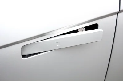 Design ou sécurité ? Les poignées affleurantes dans le collimateur après plusieurs accidents