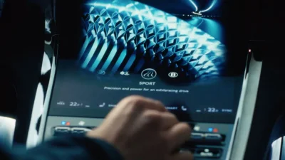 Écrans incurvés et cristal taillé à la main : Bentley réinvente le luxe pour sa première électrique