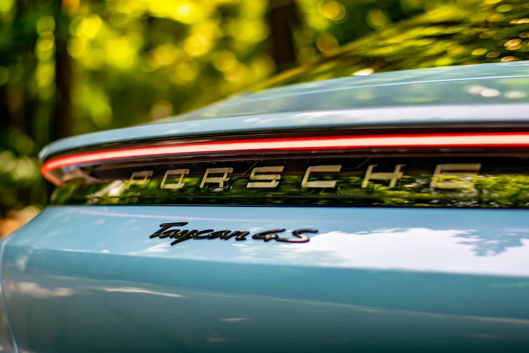 Drôme : À 200 km/h en Porsche Taycan, il se filme sur TikTok avant que les gendarmes ne tombent sur les vidéos