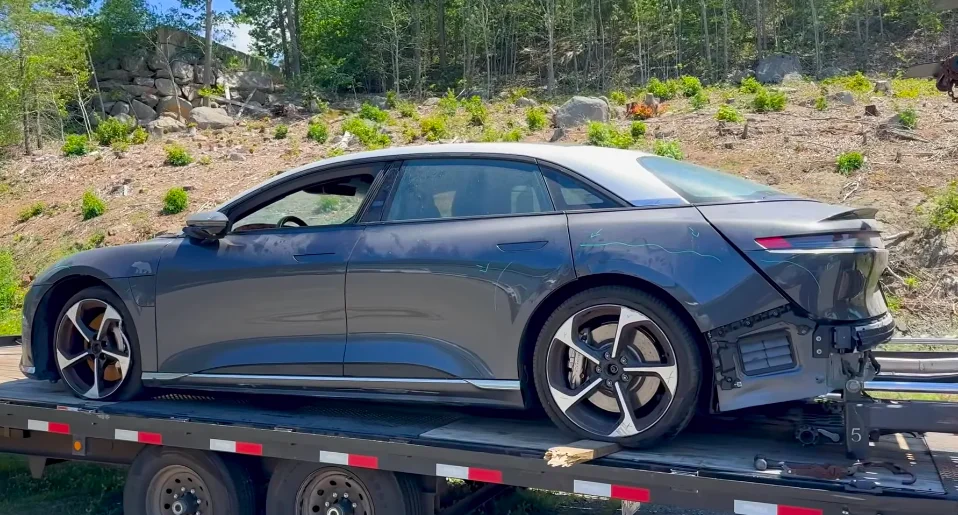Il achète une Lucid Air 3500 euros au lieu de 120.000 euros... mais ce n'est pas vraiment une affaire