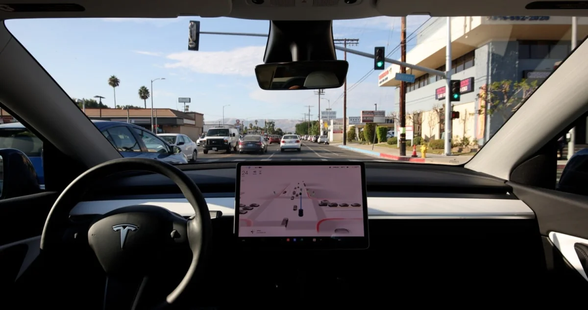 « J’ai lancé un SOS » : seul pour superviser 38 Tesla en test, il réclame du renfort puis se fait licencier