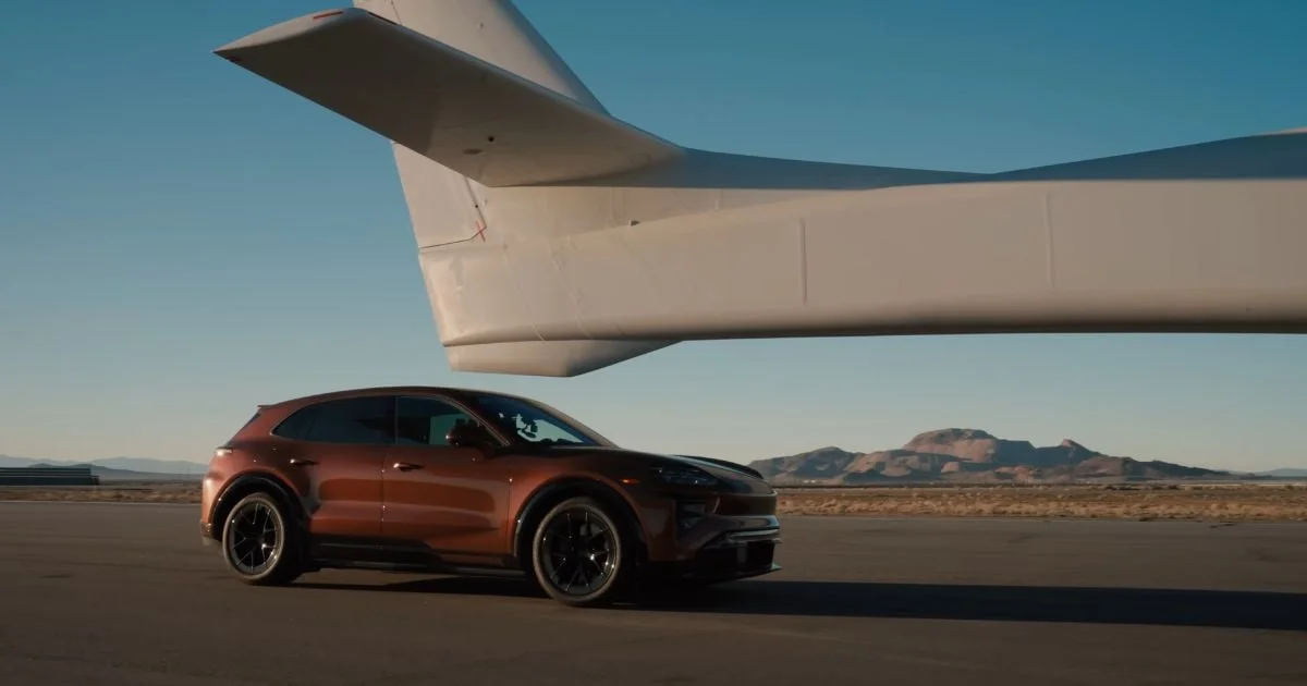 Le Porsche Cayenne Turbo Electric décroche un record sous le plus grand avion du monde