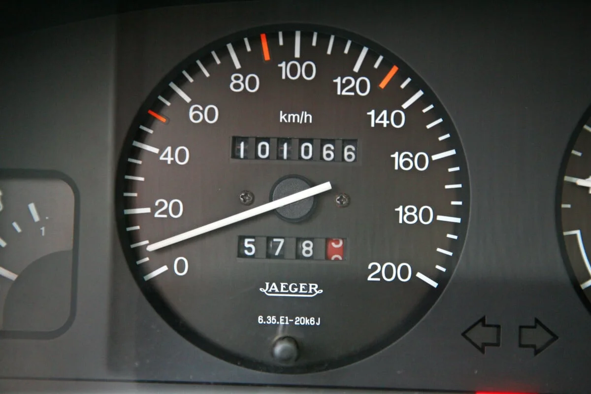 Fraude au compteur : les victimes payent 40 % trop cher leur voiture d'occasion