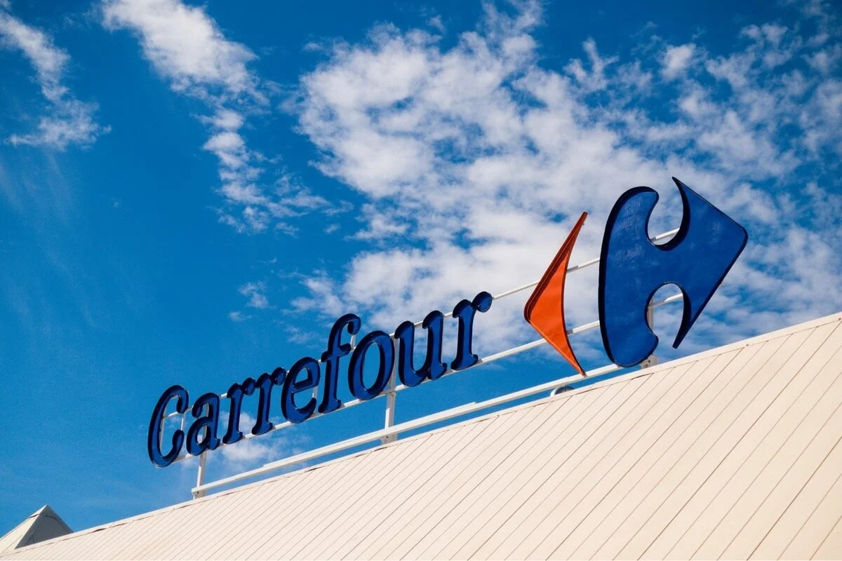 Carrefour baisse le prix de la charge pour les voitures électriques sur ses bornes