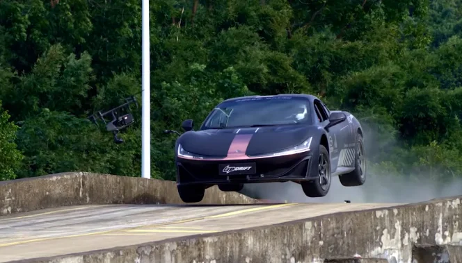 Cette voiture électrique chinoise bat le record du monde de drift, avec la manière