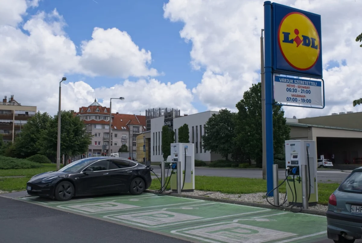 La maison mère de Lidl interdit les électriques à ses cadres pour une raison très simple : elles se revendent trop mal