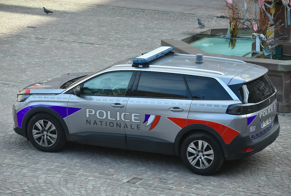 Aix-en-Provence : Ils volent des vêtements dans une Clio et tentent de la voler... avant d'être pris en flagrant délit