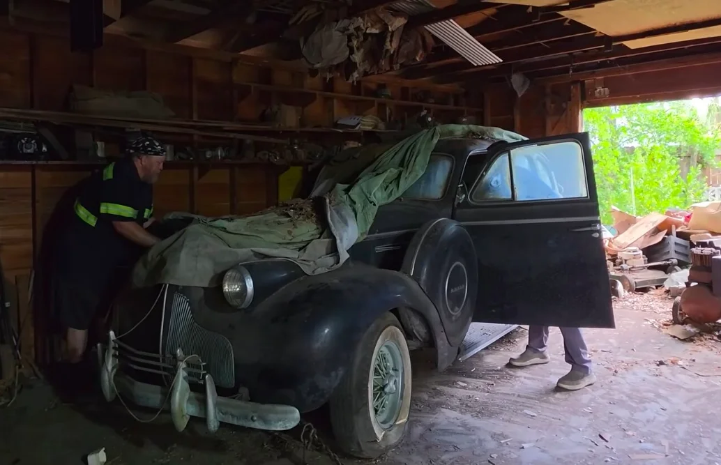 Sortie de grange après 65 ans, cette Buick Century de 1939 est une véritable capsule temporelle