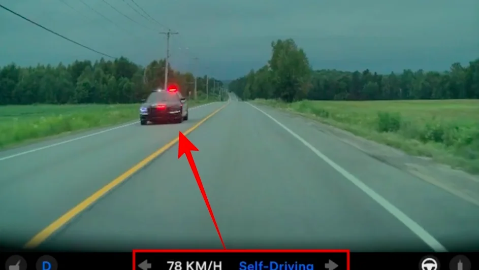 Il roule en mode automatique en Tesla et récolte une amende pour excès de vitesse