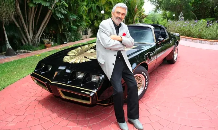 Cet acteur recevait une Pontiac Trans Am flambant neuve chaque année jusqu'à la fin de sa vie... jusqu'à l'arrivée d'un nouveau président chez le constructeur