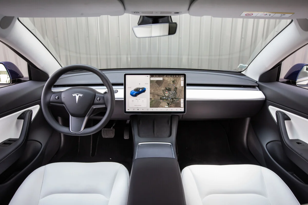 102 degrés dans le calculateur : la mise à jour Tesla qui inquiète certains propriétaires