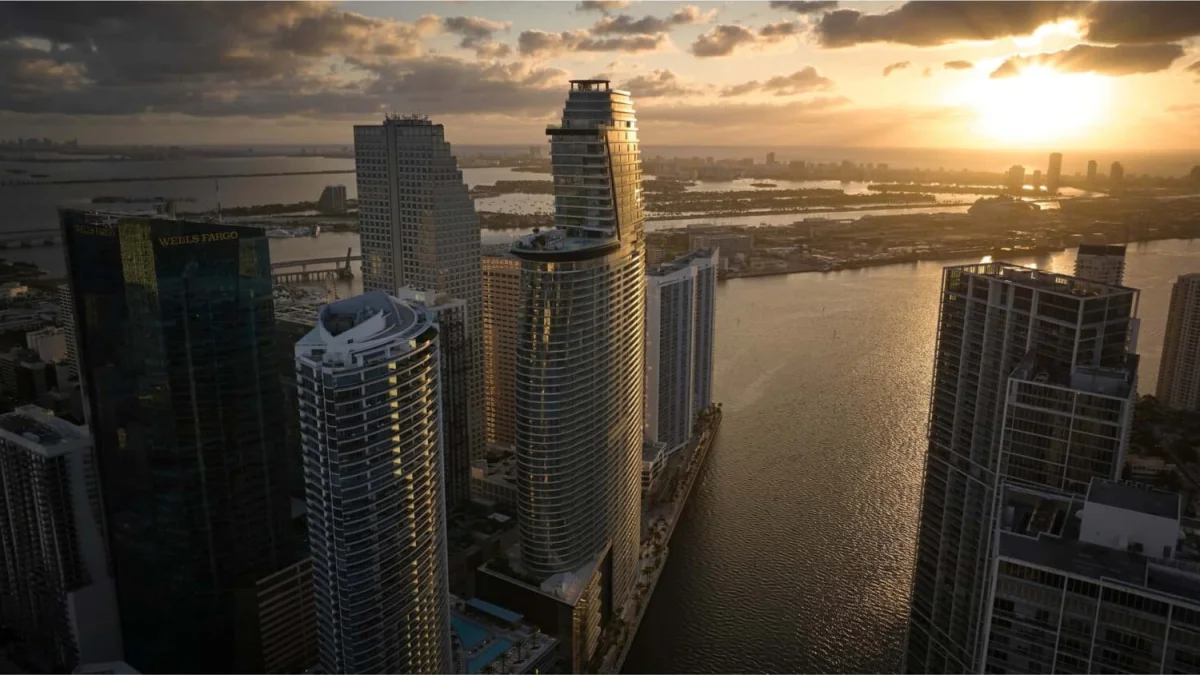 Ils ont payé des millions pour vivre dans la tour Aston Martin de Miami... et découvrent qu'elle se fissure