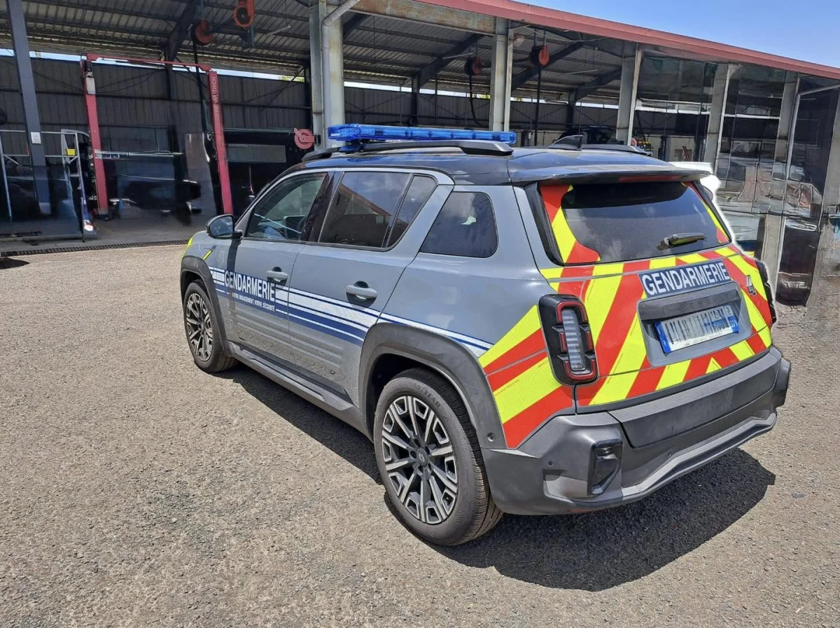 Plus de 30 ans après la 4L, la Renault 4 E-Tech enfile à son tour l’uniforme de la Gendarmerie